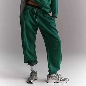 Free People Sprint To The Finish Pants - Evergreen Green - Small - NWT